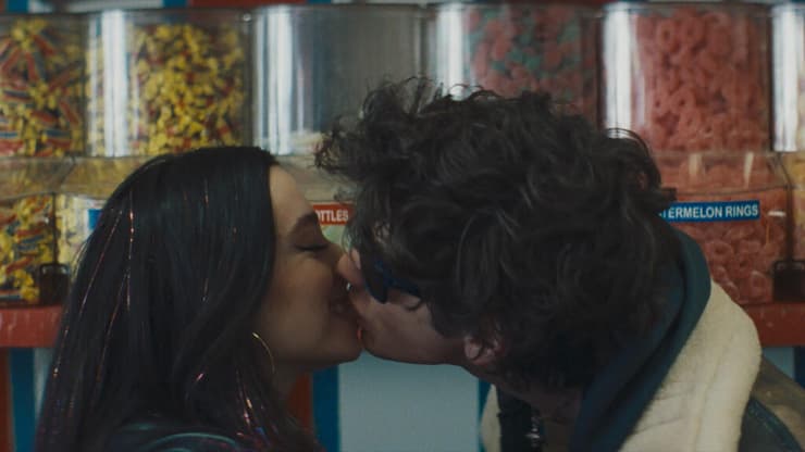 מתוך "אנורה"