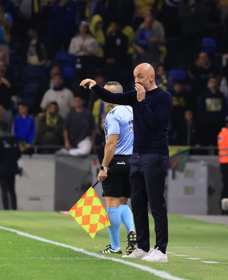 סופג אש. לאזטיץ' (צילום: אלעד גרשגורן) מאמן מכבי ת"א ז'רקו לאזטיץ'