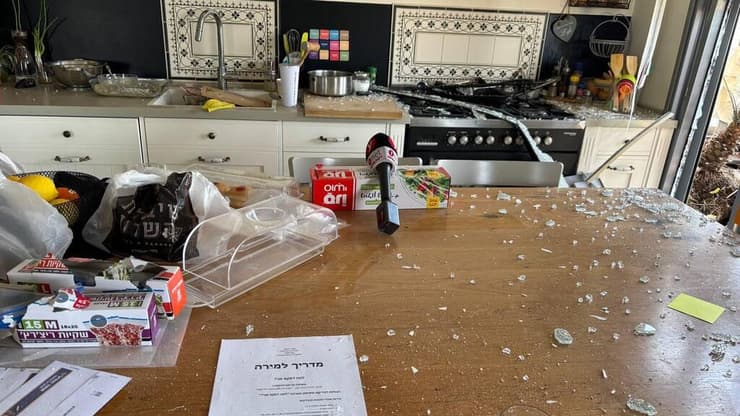 הדירה שנפגעה מכטב"ם ביבנה