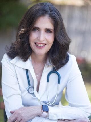 פרופ' מיכל שטיין, מנהלת המרפאה למחלות זיהומיות בילדים, בית חולים ספרא, שיבא