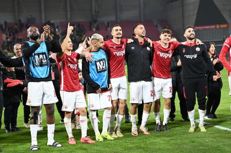 משחק הלחץ הוא כרטיס הביקור שלהם. שחקני ב"ש (צילום: הרצל יוסף) שחקני הפועל באר-שבע חוגגים