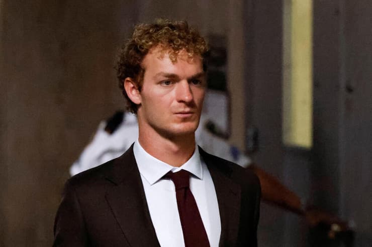 דניאל פני זוכה מאשמת הריגה חנק למוות הומלס שחור ברכבת התחית של ניו יורק