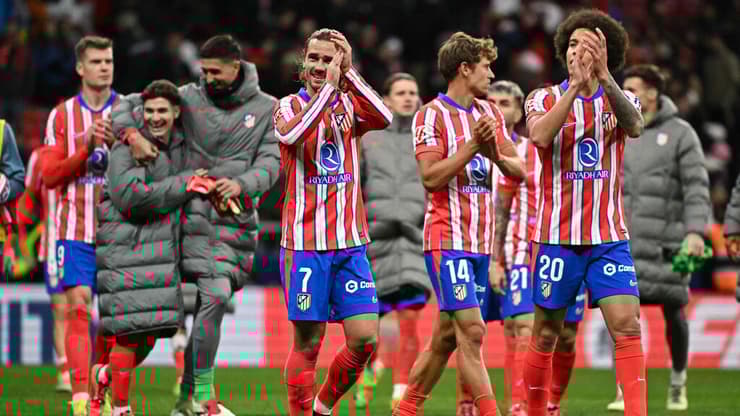 שחקני אתלטיקו חוגגים את המהפך (צילום: JAVIER SORIANO / AFP) גריזמן