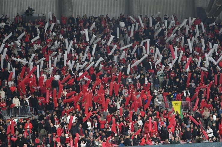 מי היה מאמין? אוהדי באר-שבע בטוטו-טרנר (צילום: הרצל יוסף) אוהדי באר-שבע