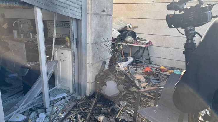 הדירה שנפגעה מכטב"ם ביבנה