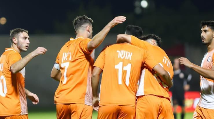 שחקני הפועל ראשון לציון חוגגים