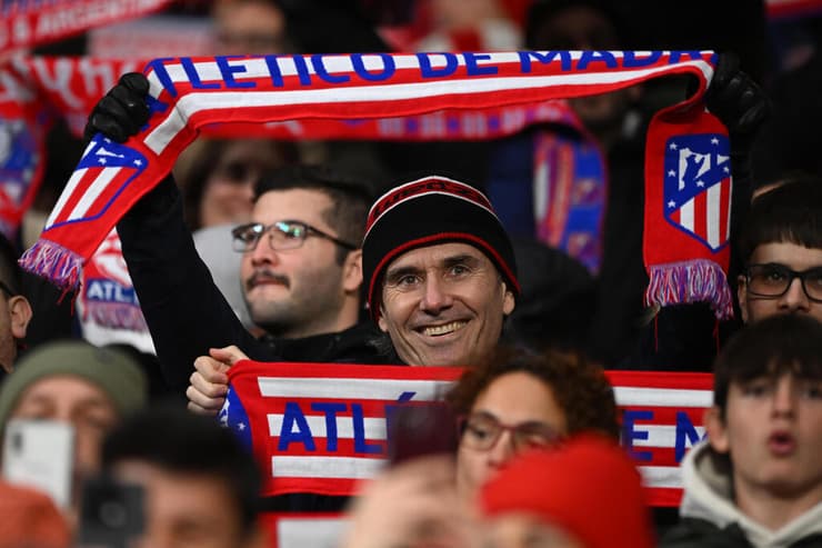 יכולים לחלום. אוהדי אתלטיקו (צילום: Denis Doyle/Getty Images) אוהדי אתלטיקו