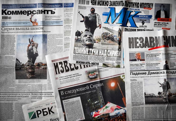 הדיווחים על נפילת המשטר הסורי, הבוקר בעיתונות הרוסית (צילום: Alexander NEMENOV / AFP) עיתוני רוסיה מדווחים על נפילת ה משטר של בשאר אסד ב סוריה