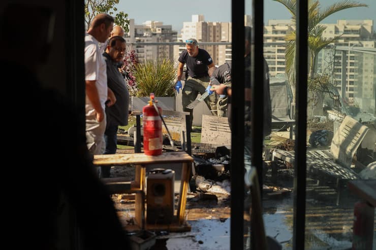 צילום: AHMAD GHARABLI/AFP זירת הפגיעה ביבנה