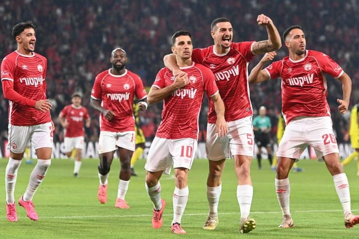 אור בלוריאן חוגג עם דן ביטון הפועל באר-שבע