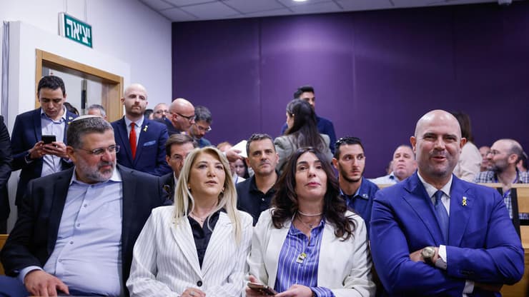 רה"מ בנימין נתניהו נכנס לאולם הדיונים על מנת לתת עדות תיקי אלפים