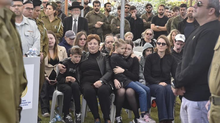  הלווייתו של רס״ן במיל יבגני זינרשיין ז"ל בבית העלמין זכרון יעקב