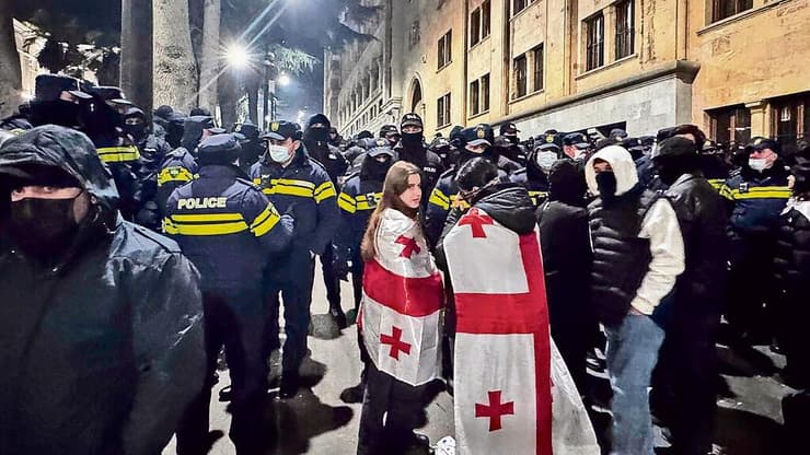 כוחות המשטרה נערכים להפגנה