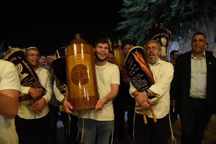 ספרי התורה חזרו לקריית שמונה