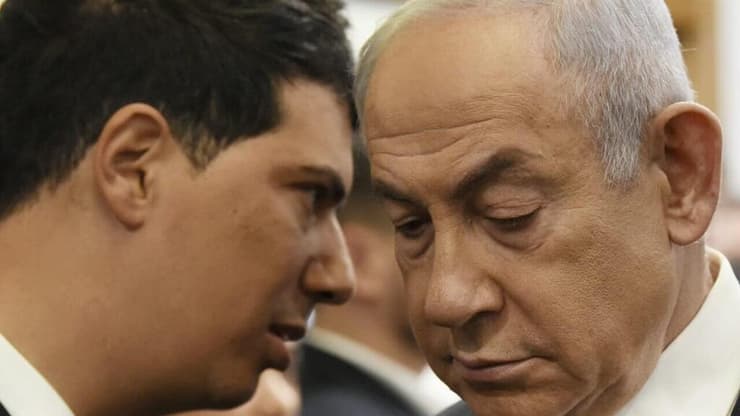 רה"מ בנימין נתניהו נכנס לאולם הדיונים על מנת לתת עדות תיקי אלפים