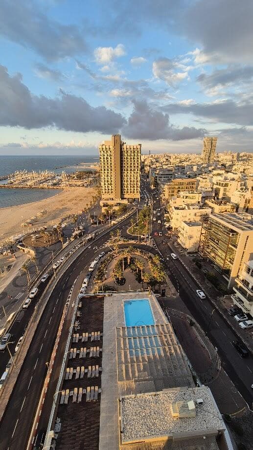 להתסכל על תל אביב מלמעלה