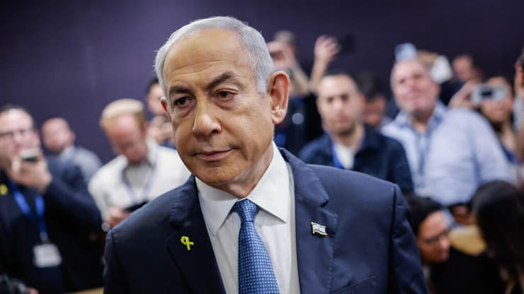 רה"מ בנימין נתניהו נכנס לאולם הדיונים על מנת לתת עדות תיקי אלפים