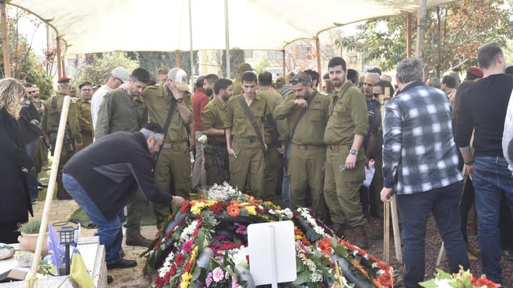  הלווייתו של רס״ן במיל יבגני זינרשיין ז"ל בבית העלמין זכרון יעקב