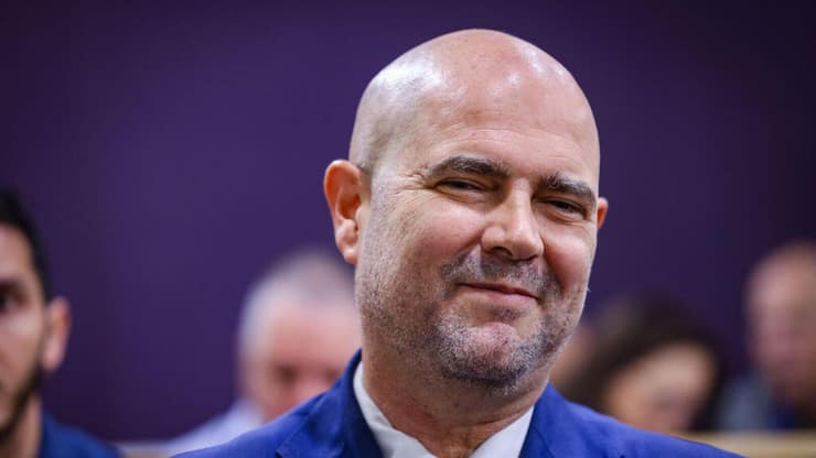 רה"מ בנימין נתניהו נכנס לאולם הדיונים על מנת לתת עדות תיקי אלפים