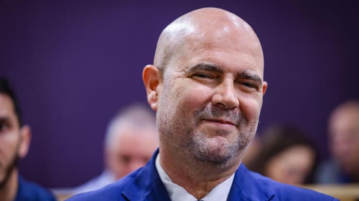 רה"מ בנימין נתניהו נכנס לאולם הדיונים על מנת לתת עדות תיקי אלפים