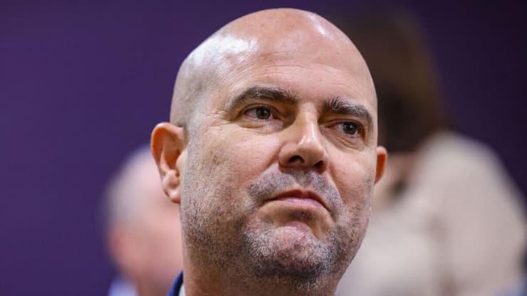 יו"ר הכנסת אוחנה (צילום: חיים גולדברג/פלאש90) רה"מ בנימין נתניהו נכנס לאולם הדיונים על מנת לתת עדות תיקי אלפים