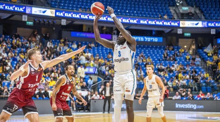 מריאל שאיוק זורק (רועי כפיר) מריאל שאיוק זורק