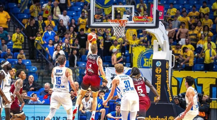 ווילי וורקמן מתחת לסל (רועי כפיר) ווילי וורקמן מתחת לסל