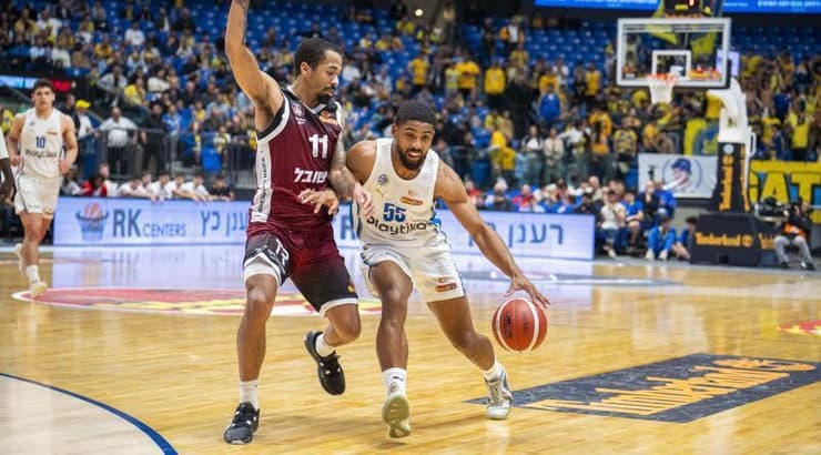 ג'ון דייויס מול דייויד דה ג'וליוס (רועי כפיר) ג'ון דייויס מול דייויד דה ג'וליוס