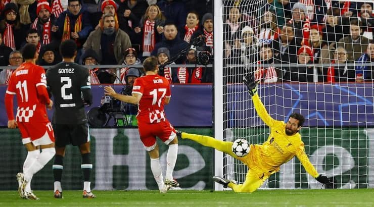 אליסון מציל מול דיילי בלינד