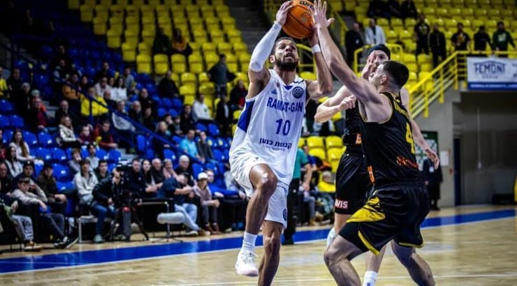 קנדל מקולום עולה לסל (צור חלפון - גרפיקה) (פיב"א) קנדל מקולום עולה לסל (צור חלפון - גרפיקה)