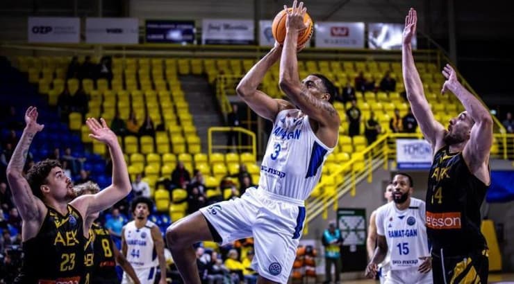 אמין סטיבנס עולה לסל (פיב"א) אמין סטיבנס עולה לסל