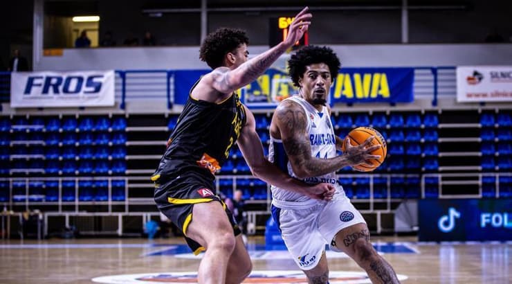 רוברטו גאלינט במהלך (פיב"א) רוברטו גאלינט במהלך