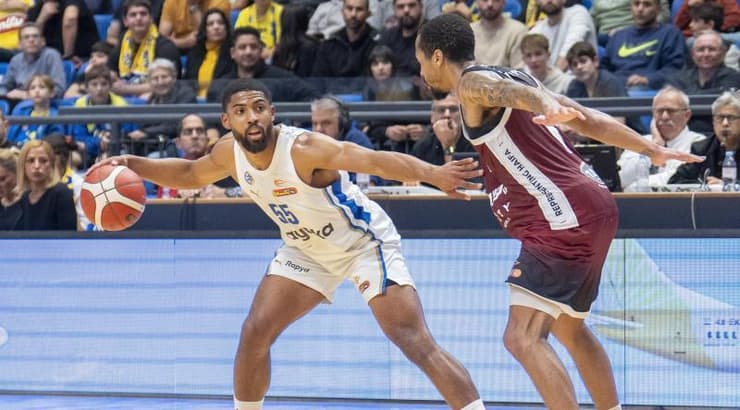 דייויד דה ג'וליוס (רועי כפיר) דייויד דה ג'וליוס