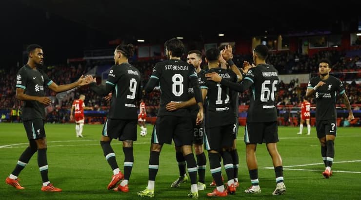 שחקני ליברפול חוגגים