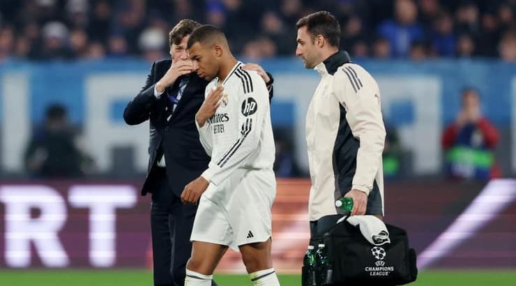 קיליאן אמבפה יורד מהמגרש