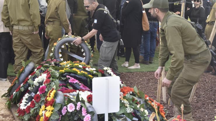  הלווייתו של רס״ן במיל יבגני זינרשיין ז"ל בבית העלמין זכרון יעקב