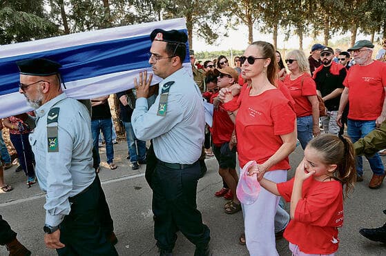 אירוע רוחני שהתנגנה בו מוזיקה. הלוויתו של עמרי לוטן ז"ל (צילום: יריב כץ) yk14178798