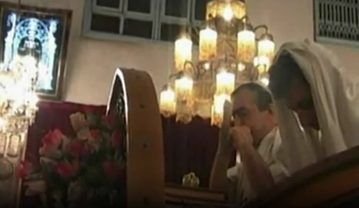 תוקעים בשופר בבית הכנסת בדמשק