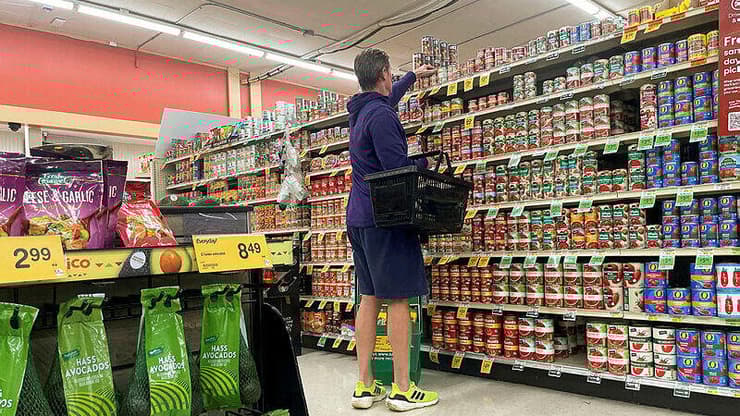 סופרמרקט בארה"ב (צילום: David Ryder/AP) סופר-מרקט בארה"ב