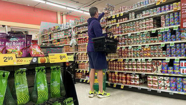 סופרמרקט בארה"ב (צילום: David Ryder/AP) סופר-מרקט בארה"ב