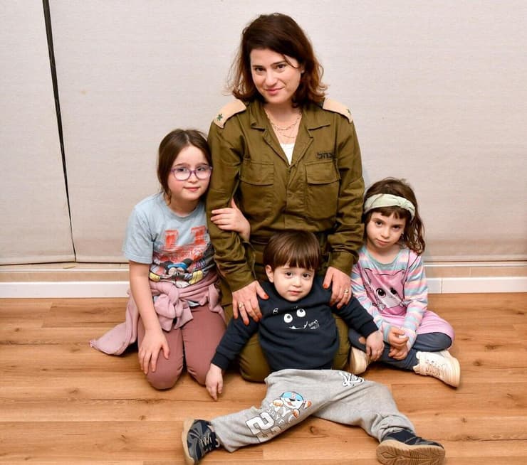 נועה תום וילדיה