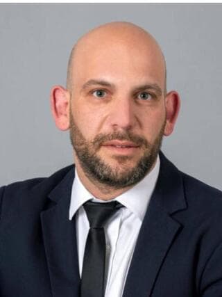 עו״ד בר צבי