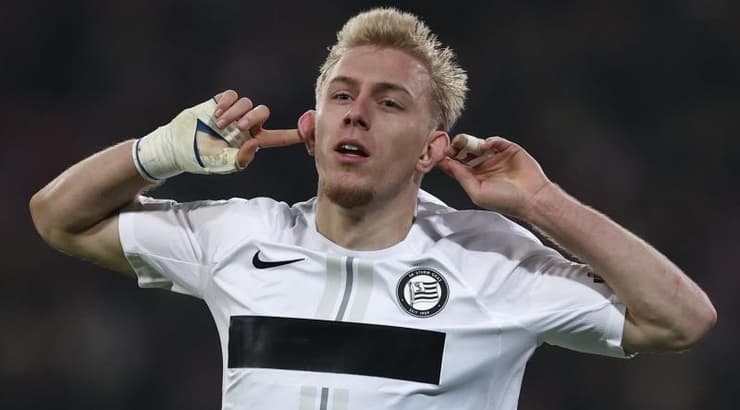 מיקה בירת' חוגג (רויטרס) מיקה בירת' חוגג