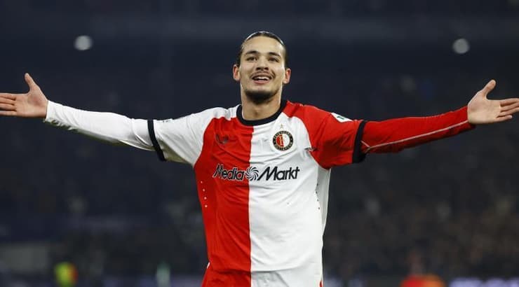 מוסה מאושר. שער ענק (רויטרס) מוסה מאושר. שער ענק