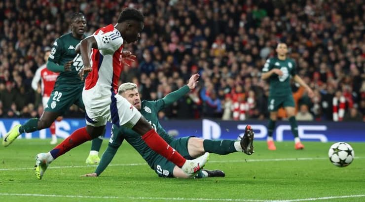 בוקאיו סאקה כובש (רויטרס) בוקאיו סאקה כובש