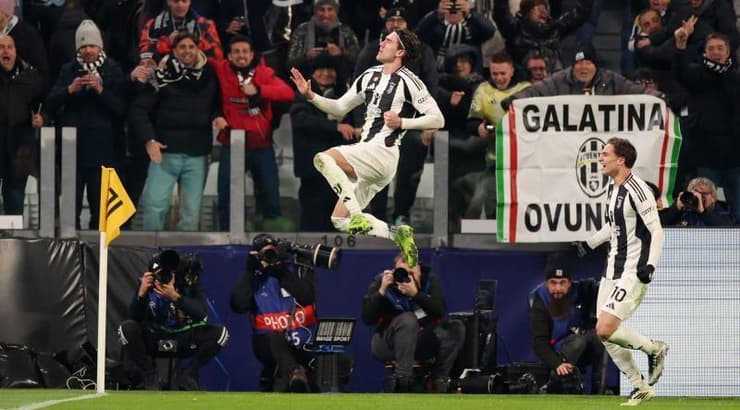 דושאן ולאחוביץ' בעננים (רויטרס) דושאן ולאחוביץ' בעננים