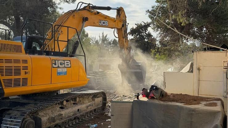 ביצוע עבודות ההריסה בכפר עזה (צילום: מנהלת תקומה) ביצוע עבודות ההריסה בכפר עזה