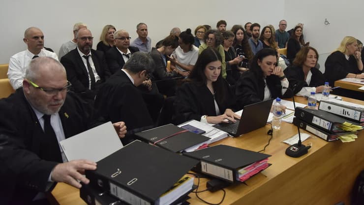 תקלה מצערת או מעשה טרור? הדיון בביהמ״ש (צילום: שרון צור ) הארכת מעצרם של 4 החשודים בזריקת נורים לעבר בית ראש הממשלה