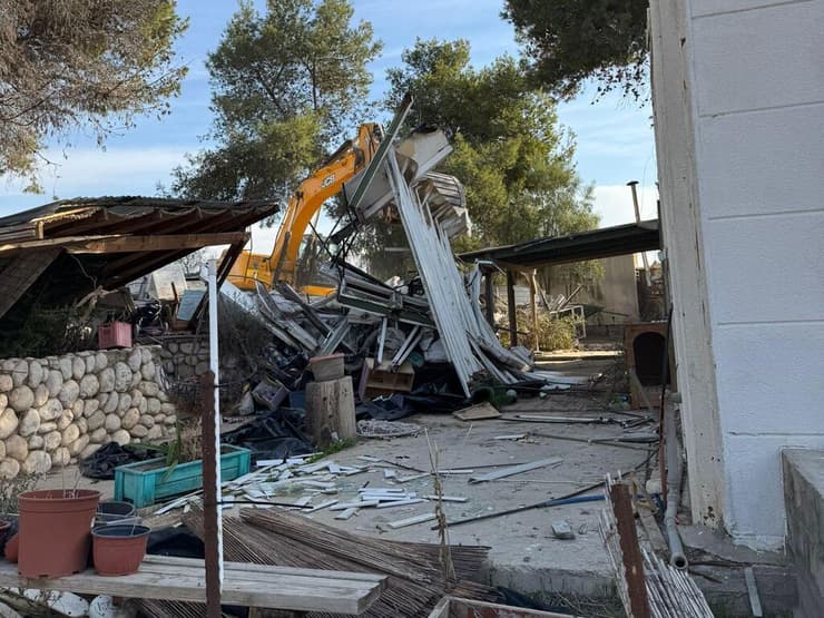 ביצוע עבודות ההריסה בכפר עזה (צילום: מנהלת תקומה) ביצוע עבודות ההריסה בכפר עזה