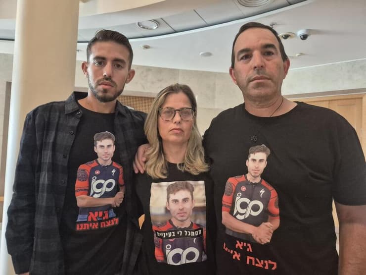 משפחתו של גיא תימור ז"ל, האב רן, אמו עינב והאח נועם